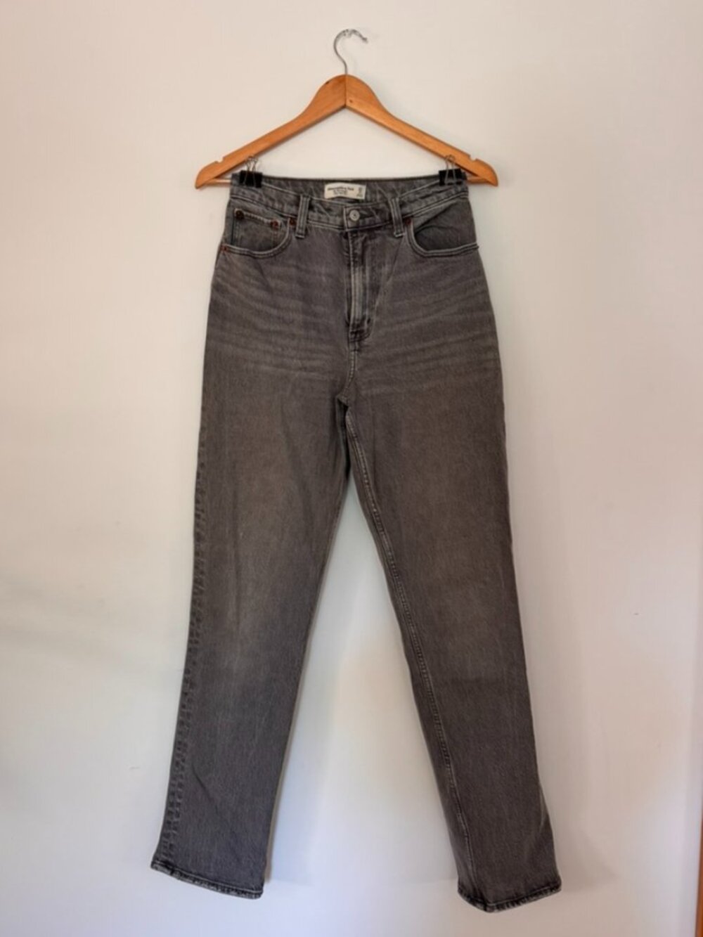 Abercrombie & Fitch "The '90s Straight Ultra High Rise" jeans